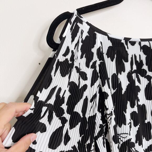 INC International Concepts Cold Shoulder Pleated Floral Blouse Black White M - Picture 4 of 10